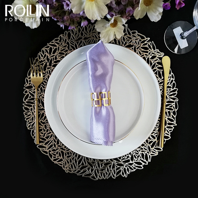 結婚式の食器イベント用の金縁の白い磁器のディナー プレート 