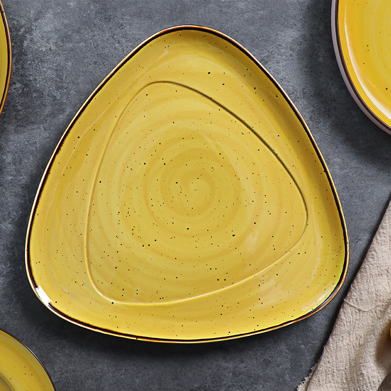 磁器のディナー セット ホテルのダイニングのための黄色によってカスタマイズされた食器セラミック プレート セット