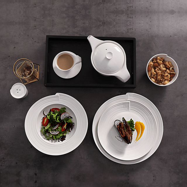 キッチン ホテル食器類 ホワイト ウェーブ ディナー セットとプレート
