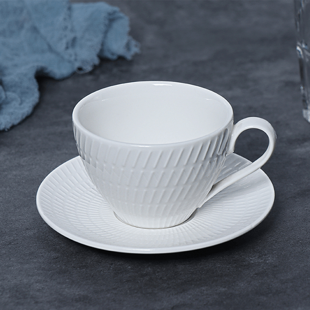 広州ホテルサプライヤー白ディナープレート高級ダイニングセラミックパーティープレートカスタム白磁プレートレストラン用