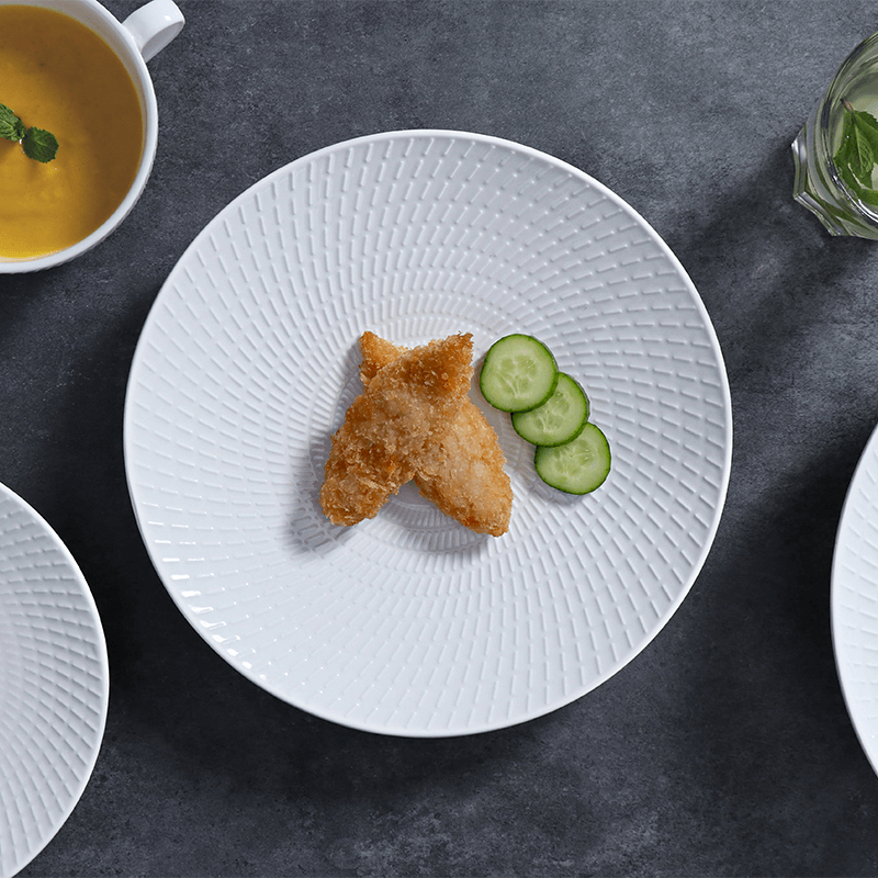 広州ホテルサプライヤー白ディナープレート高級ダイニングセラミックパーティープレートカスタム白磁プレートレストラン用