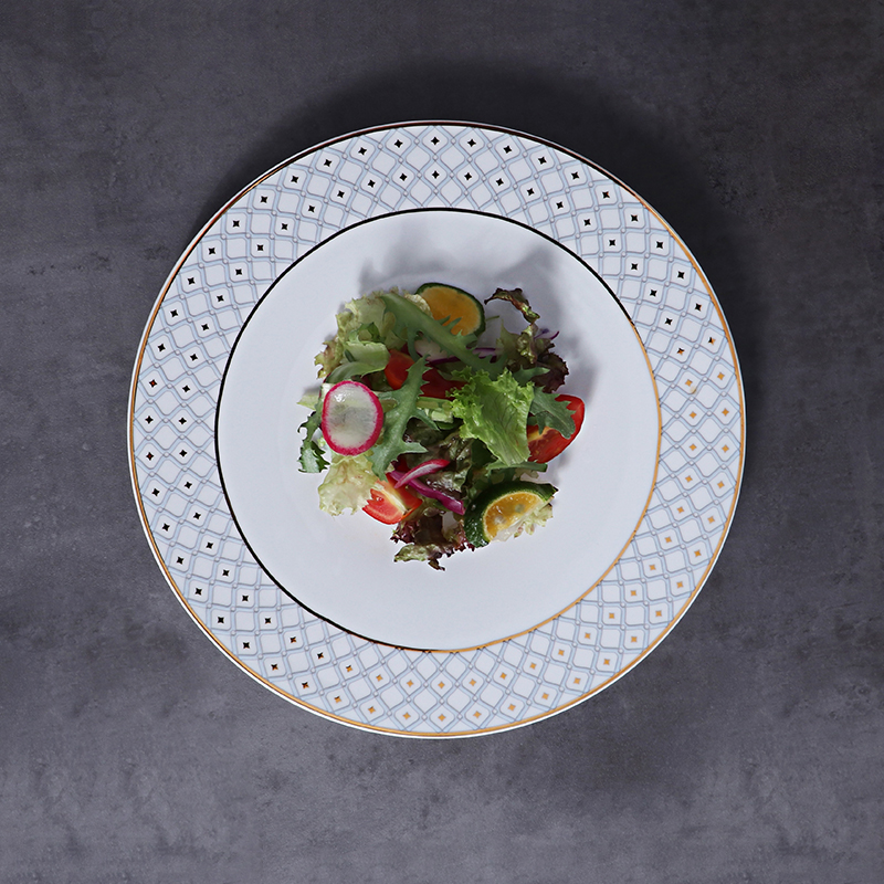 クリスマス用品 ゴールドリム ディナープレート ボーンファインチャイナ食器