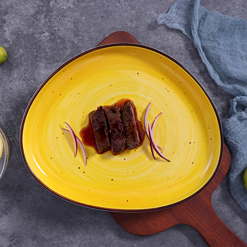 磁器のディナー セット ホテルのダイニングのための黄色によってカスタマイズされた食器セラミック プレート セット